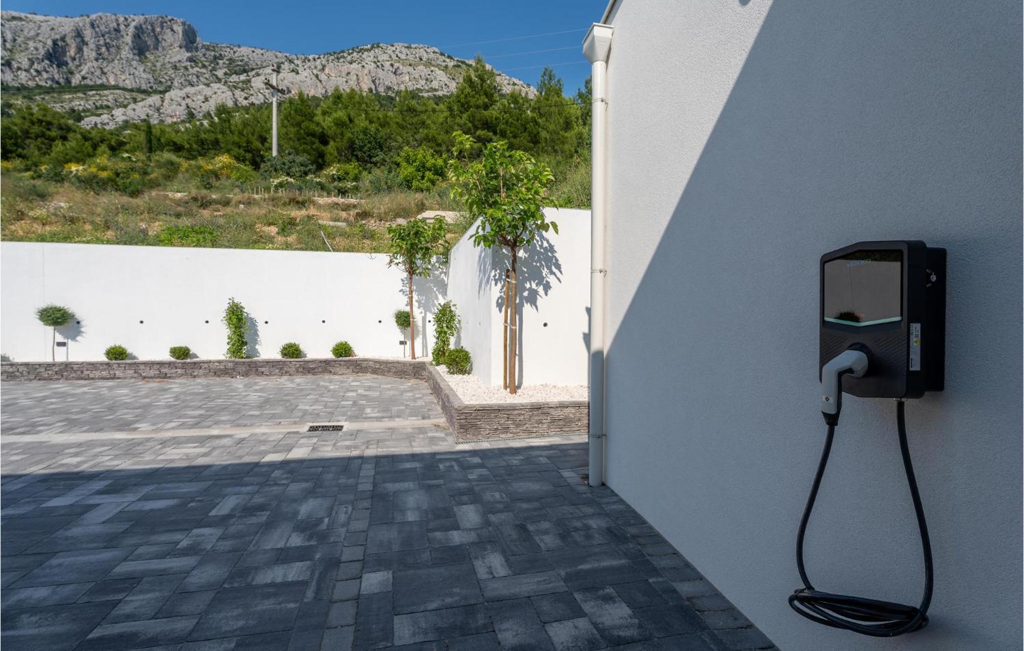 Beautiful Home In Omis With Kitchen Exterior foto