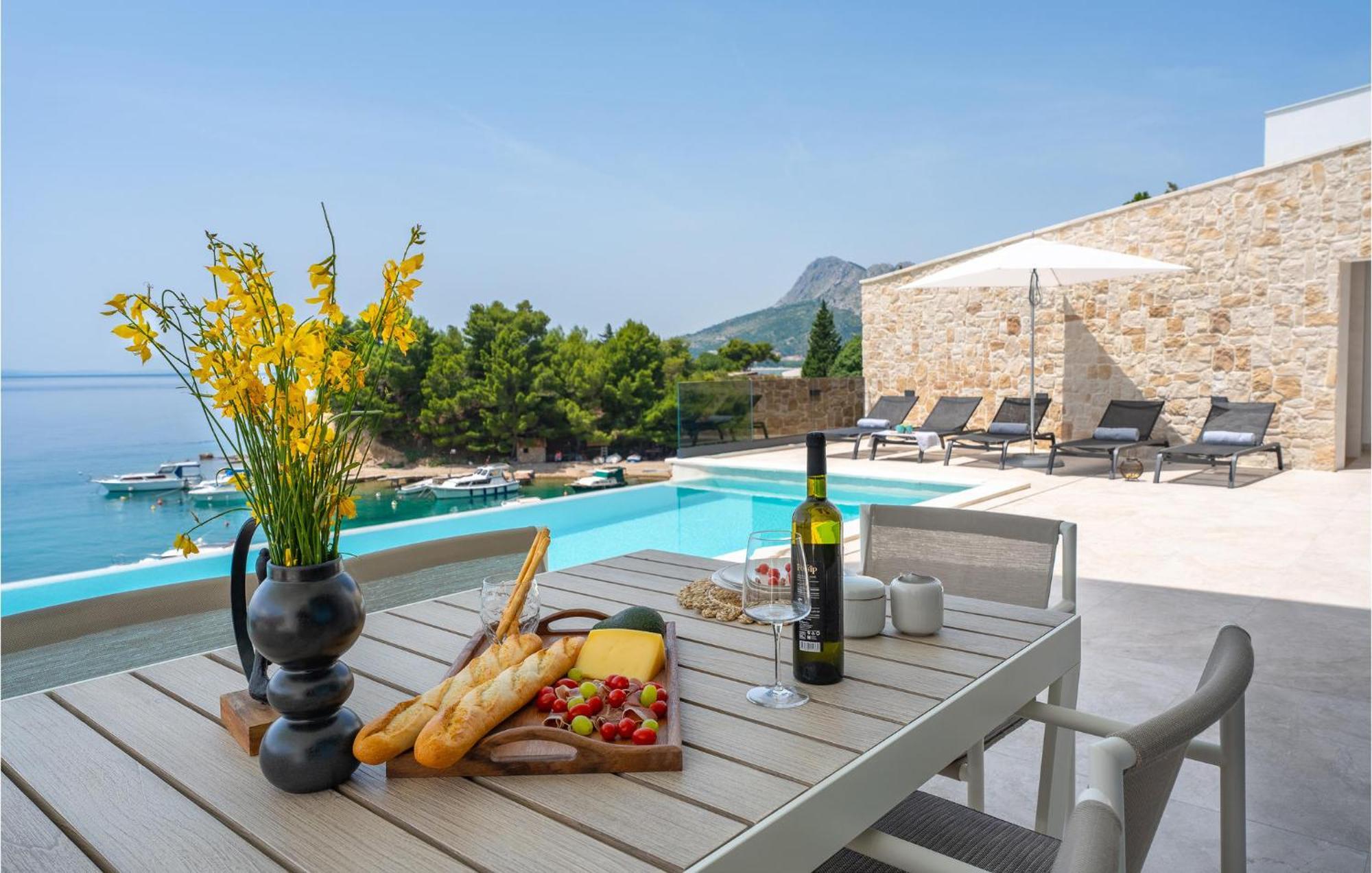 Beautiful Home In Omis With Kitchen Exterior foto